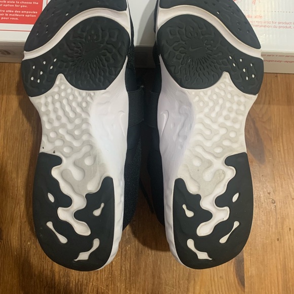 Black Nike Athletic Shoes 9.5 used - Picture 2 of 4